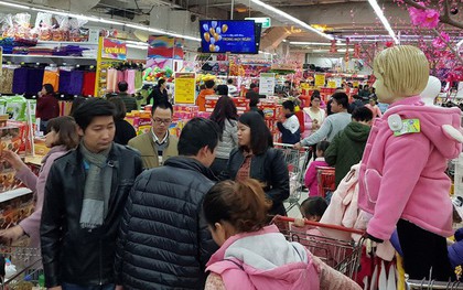 Hà Nội: Cận Tết, các siêu thị, trung tâm thương mại chật như nêm vì người mua sắm quá đông