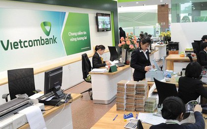 Không chỉ tăng phí dịch vụ SMS Banking lên 11.000 đồng, từ hôm nay Vietcombank còn thu phí chuyển tiền cùng hệ thống qua Mobile Banking