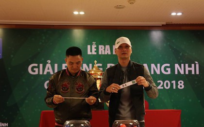 MC Thành Trung đối đầu tiền đạo U23 Việt Nam trên sân phủi Hà Nội