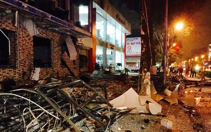 Tiếng nổ rầm trời phát ra từ nhà hàng 2 tầng ở Nghệ An, kính vỡ tung toé trong đêm