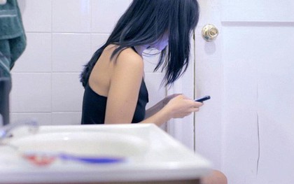 Dùng điện thoại trong nhà vệ sinh, nhiều bệnh hiểm nguy rình rập