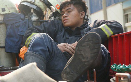 Vụ cháy làm 13 người chết: Cảnh sát PCCC cứu sống hàng trăm người trong chung cư Carina