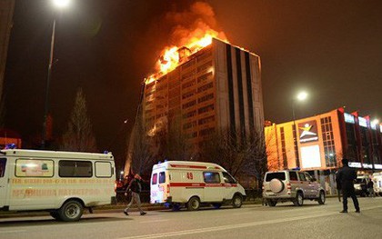 Thêm vụ cháy nhà cao tầng ở Nga: 200 người sơ tán khẩn cấp
