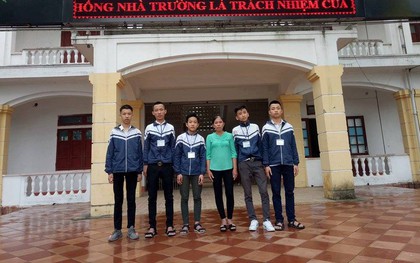 Hà Tĩnh: Trên đường đi học về, 5 nam sinh nghèo nhặt được 15 triệu tìm người đánh rơi trả lại