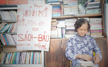 Cụ bà 73 tuổi trích lương hưu làm quầy sách báo miễn phí giữa Hà Nội: "Từ lúc mở đến nay, ngày nào cũng nhận được quà"