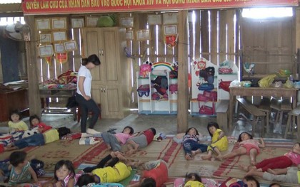 Trường mầm non bị tốc mái, 37 học sinh phải lót chiếu ngủ trong hội trường thôn