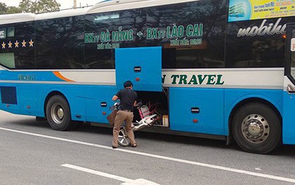 Giấu xe đạp vào gầm sau tai nạn, người dân phẫn nộ chặn đầu ô tô khách