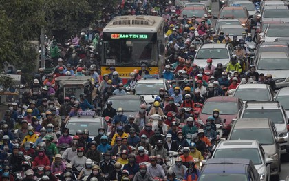 Hà Nội: Ùn tắc kinh hoàng trên đường Vành đai 3, hàng nghìn phương tiện "chôn chân" từ sáng sớm