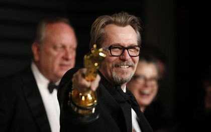 Tượng vàng Oscar còn chưa ấm tay, Gary Oldman bị nhắc lại chuyện hành hung vợ trong quá khứ