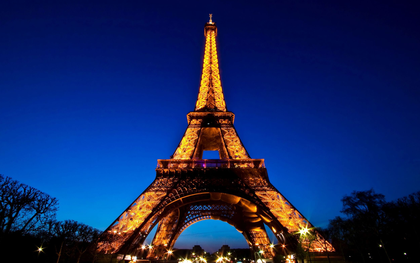 Pháp thắp sáng tháp Eiffel với thông điệp tôn vinh nữ quyền
