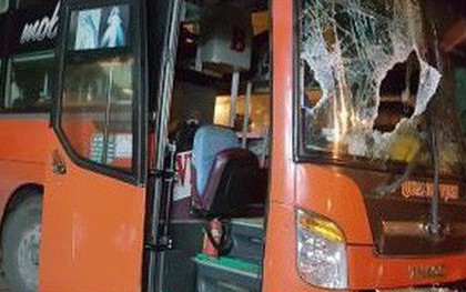 Chở 3 rồi va chạm với ô tô khách, 2 học sinh tử vong tại chỗ