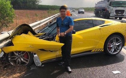 Sau tai nạn kinh hoàng, chủ xe Chevrolet Corvette chụp hình đăng Facebook: "Chúc mọi người mua được siêu xe để đi an toàn"