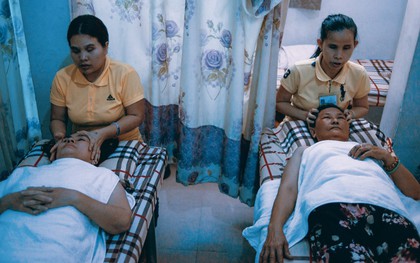 Câu chuyện cảm động phía sau cơ sở massage ở Sài Gòn với nhân viên và ông chủ đều là người khiếm thị