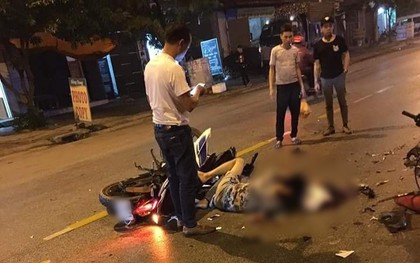 Bắc Ninh: Va chạm kinh hoàng trong đêm, 2 nam thanh niên đi Exciter thương vong, 1 thai phụ nhập viện cấp cứu
