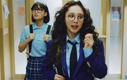 Tác giả "Nhật Ký Công Chúa" khen nức nở MV mới của TWICE vì màn cosplay