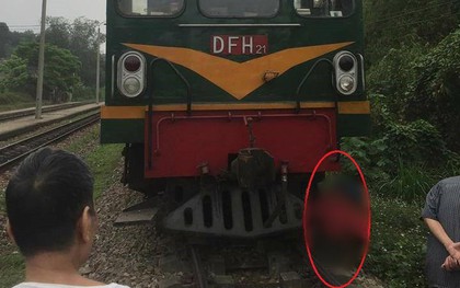Yên Bái: Đi trên đường ray, người phụ nữ bị tàu hỏa kéo lê gần 20m tử vong tại chỗ