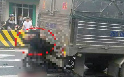 Xe máy tông trúng ô tô đang dừng đèn đỏ, nam thanh niên thiệt mạng