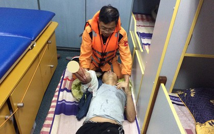 Cứu nạn khẩn một thuyền viên bị mất tay trên biển