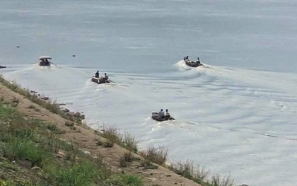 Hòa Bình: Nam thanh niên đang đi trên cầu bất ngờ gieo mình xuống sông Đà