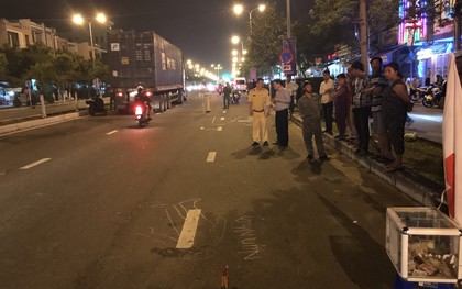 Vừa ăn cơm xong để quay về công trình làm việc, người đàn ông bị xe máy tông chết khi băng qua đường