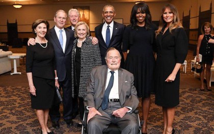 Bức hình 4 cựu tổng thống Mỹ và các đệ nhất phu nhân chụp ảnh cùng nhau được chia sẻ chóng mặt trên mạng xã hội