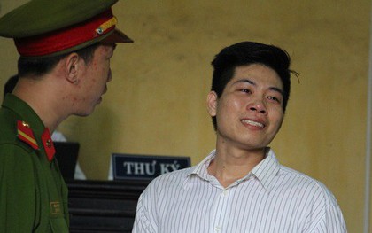 Nam thanh niên đâm người yêu 22 nhát dao khóc nức nở khi lãnh án tử hình