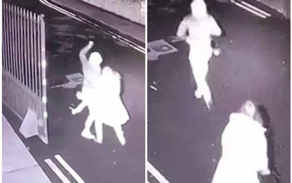 Clip: Đang đi bộ trên phố, người phụ nữ bị kẻ cướp bất ngờ đâm tới tấp để cướp tài sản