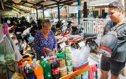 Chuyện chưa kể về bà Tám bán "ca cao bánh mỳ" độc nhất ở Sài Gòn: 30 năm nuôi chồng mù và 3 con thơ