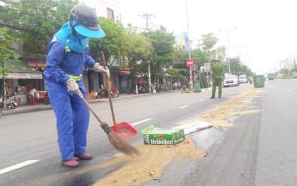 Đà Nẵng: Dầu nhớt tràn ra đường khiến 4 xe máy bị ngã, nhiều người bị thương