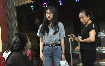 Câu chuyện nhỏ đáng yêu: Cô gái xinh đẹp mua 20 lần ăn cơm cho cụ bà ăn xin nghèo ở Ninh Bình