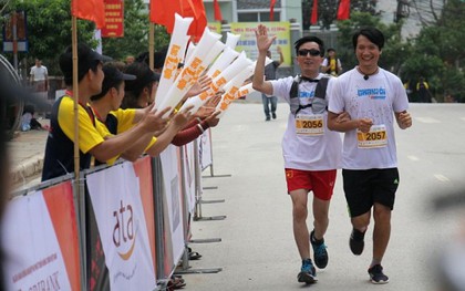 Gặp người khiếm thị Việt Nam đầu tiên chinh phục chặng đua bán Marathon 21km qua một trong "tứ đại đỉnh đèo" ở Tây Bắc