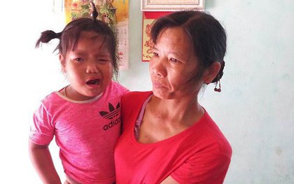 Cô giáo nghi đánh bé 3 tuổi méo mồm được cho nghỉ để… chăm học sinh