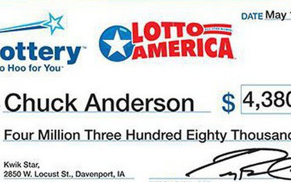 Được tặng vé số miễn phí, người đàn ông trúng giải độc đắc hơn 99 tỷ đồng