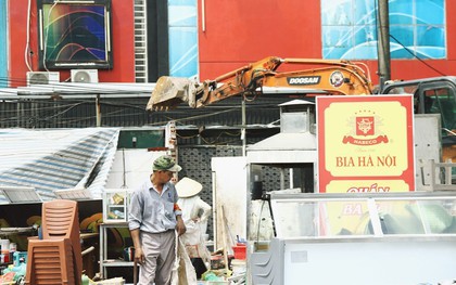 Hà Nội bắt đầu cưỡng chế 42 cơ sở kinh doanh vi phạm trật tự đô thị trên "đất vàng" Nguyễn Khánh Toàn