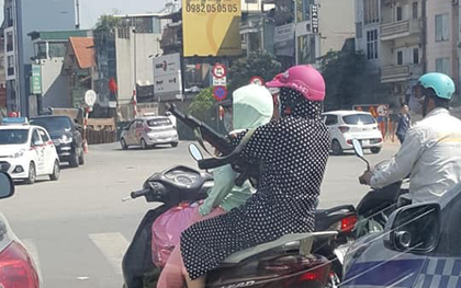 Hai chị ninja vác "súng AK" tung hoành giữa đường phố Hà Nội