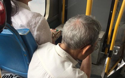 Bức ảnh cô gái không nhường ghế xe bus cho cụ ông gây tranh cãi trên MXH