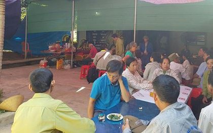 Đẫm nước mắt đám tang hai vợ chồng tử nạn trên đường vào bệnh viện chờ sinh