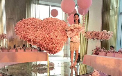 Trung Quốc: Nam thanh niên chơi trội tặng bạn gái bó hoa hơn 1 tỷ đồng làm từ 334 nghìn tờ tiền thật