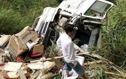 Lai Châu: Xe tải đâm xuống vách núi sâu 70 mét, 1 người phụ nữ tử vong, 2 người khác bị thương