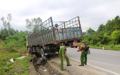 Xe tải xuống dốc bị mất lái, húc người đàn ông đi xe máy tử vong