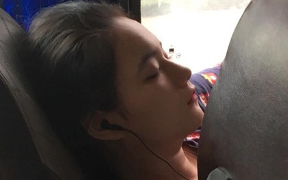 Cô gái ngủ quên trên xe khách nhưng góc nghiêng thần thánh vẫn hút hồn cư dân mạng