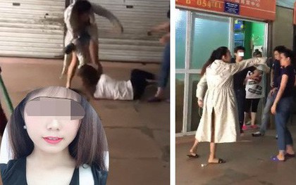 Vợ cũ bị "vợ mới" của chồng đánh tới tấp: Anh ta cầm dao dọa không cho ai vào can