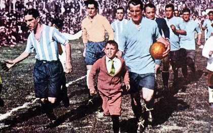 Lịch sử World Cup 1930: Cúp vàng thế giới khai sinh trong gian khó