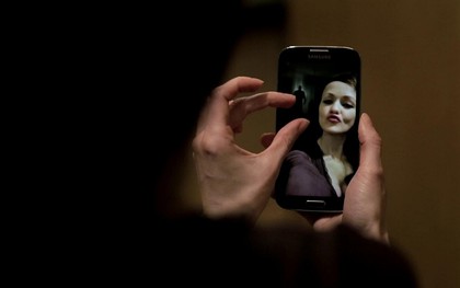 "Selfie From Hell" - Phim kinh dị hiện đại: Chụp ảnh "tự sướng" cũng mất mạng như chơi!