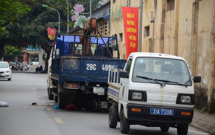 Hà Nội: Người mẹ cùng con trai sơ sinh bị văng khỏi bụng và con gái 3 tuổi đã tử vong sau khi bị xe tải lùi cuốn vào gầm