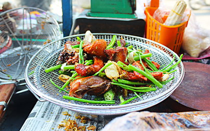 Vịt chiên sả ớt siêu hấp dẫn ở Sài Gòn: chỉ 20k đã có hộp đầy ắp