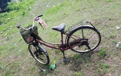 Nam Định: Phát hiện thi thể người phụ nữ tử vong bên chiếc xe đạp trên rừng thông