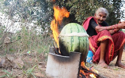 Góc ẩm thực: Gà nhồi vào dưa hấu rồi đem nướng, nghe bất ổn nhưng hóa ra lại là siêu đặc sản