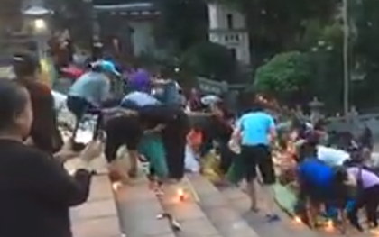Sở Văn hóa Thể thao Hà Nội vào cuộc vụ hàng chục người dân  "hôi đồ cúng", cướp lộc ở chùa Hương