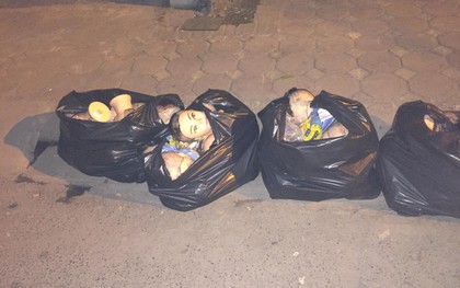 Thanh niên chăm chỉ đi đổ rác đêm, vừa đến nơi thì chạy mất dép vì nhìn thấy 4 chiếc túi đen kinh dị